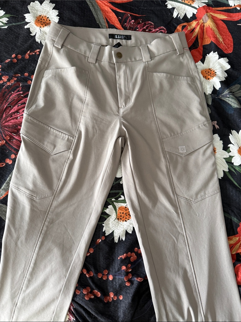 New 5.11 Tactical Men's Light Khaki cream Cargo Pants sz8 comfy